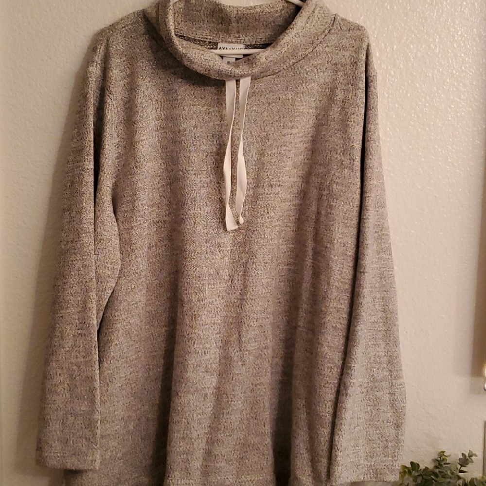 Loose collar shimmery grey pullover